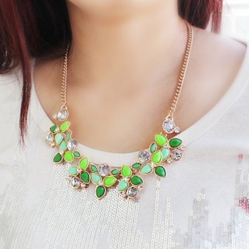 Vintage Rhinestone Decorated Candy Color Leaf Pattern Pendant Necklace For Women